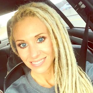 MEET YOUR POSHER 💋🖤‼️